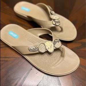 OkaB thongs flip flops with snakeskin looking buttons!  Size M/L